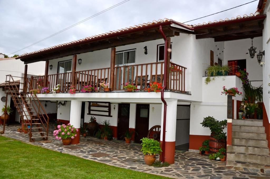 Quintal De Alem Do Ribeiro-turismo Rural Gasthuis 3*